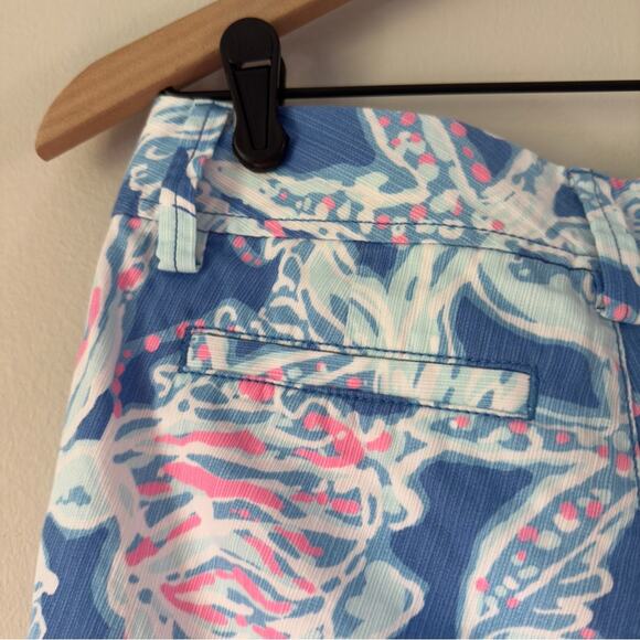 Lilly Pulitzer The Callahan Short Seashell Beach Print Button Zipper Pockets EUC - Picture 4 of 11